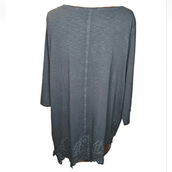 Soft Surroundings Eyelet Asymmetrical Hem Tunic Top Woman 1X Charcoal Gray Artsy - Picture 2 of 9